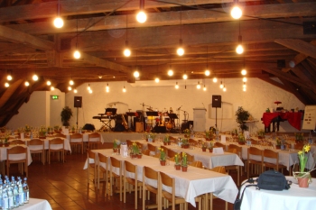 Festlich geschmückter Saal in der Kurfürstlichen Reitschule ©2011 Zonta Club Ingolstadt